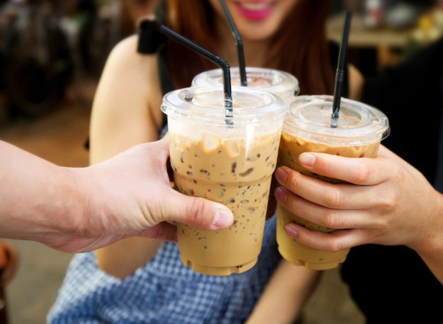 Không nên tiêu thụ quá nhiều caffein trong một ngày